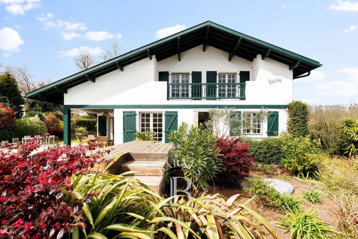 Image No.1-6 Bed House for sale