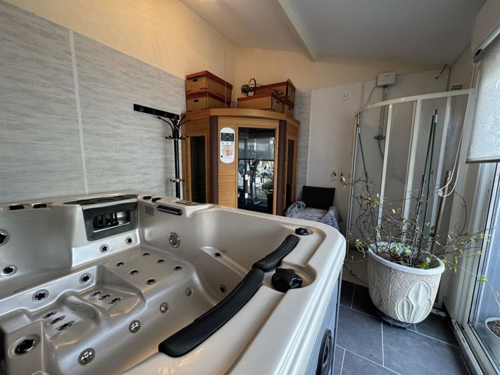 Image No.21-4 Bed House for sale