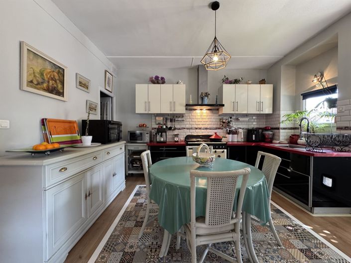 Image No.8-4 Bed House for sale