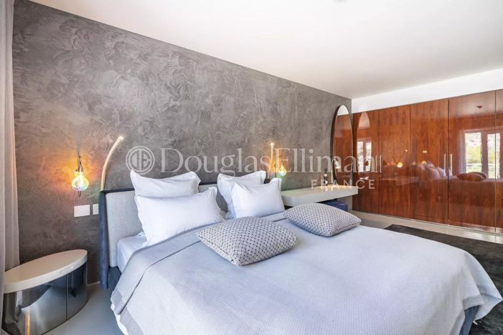 Image No.13-7 Bed House for sale