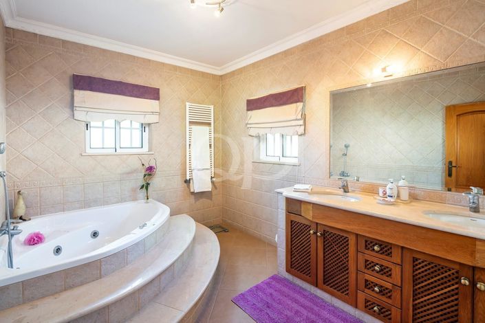 Image No.16-4 Bed House for sale