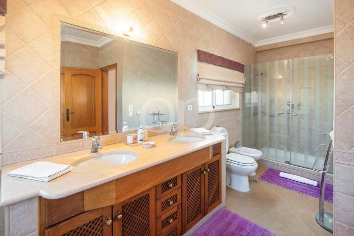 Image No.17-4 Bed House for sale