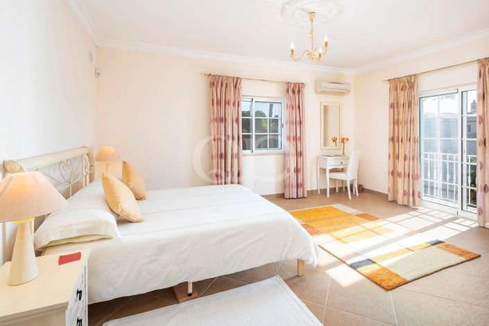 Image No.18-4 Bed House for sale