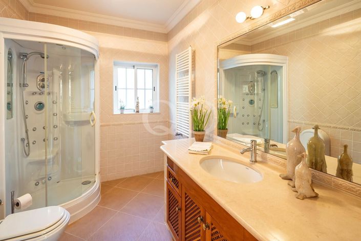 Image No.19-4 Bed House for sale