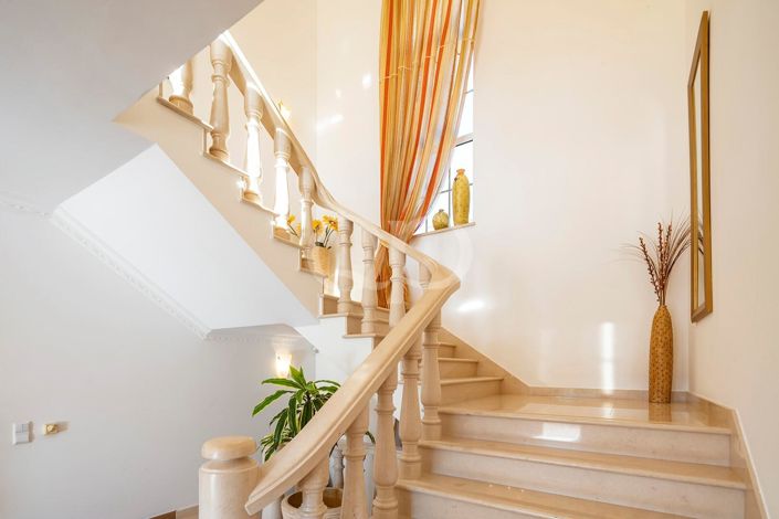 Image No.22-4 Bed House for sale