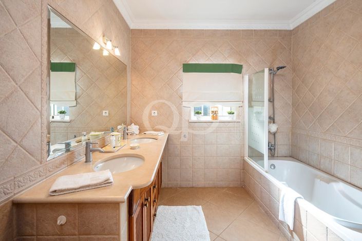 Image No.9-4 Bed House for sale