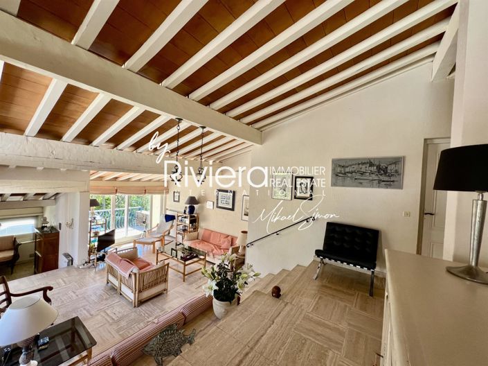 Image No.8-5 Bed House for sale