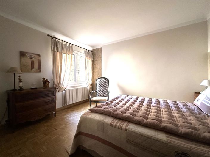 Image No.7-4 Bed House for sale