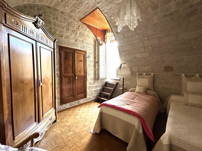 Image No.8-4 Bed House for sale