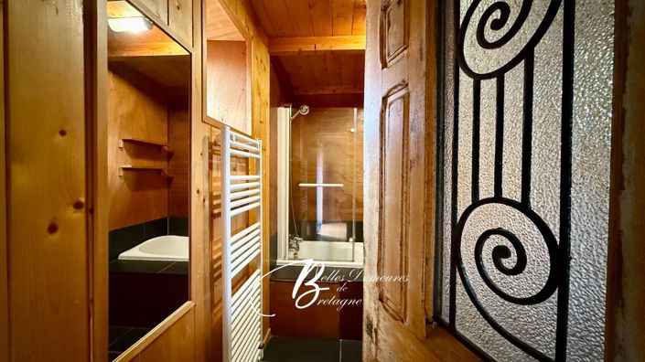 Image No.18-6 Bed House for sale