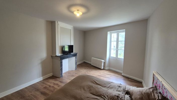 Image No.10-6 Bed House for sale