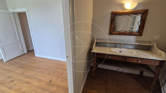 Image No.5-6 Bed House for sale