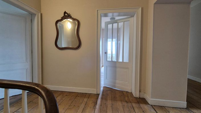 Image No.8-6 Bed House for sale