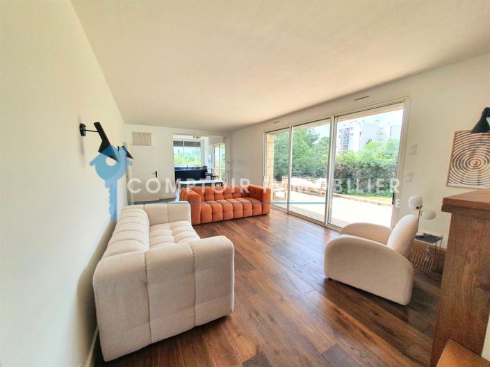 Image No.1-4 Bed House for sale