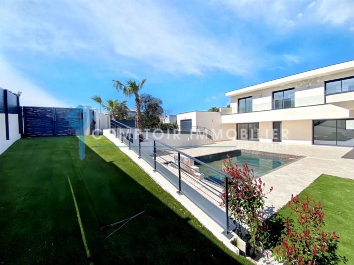 Image No.1-4 Bed House for sale