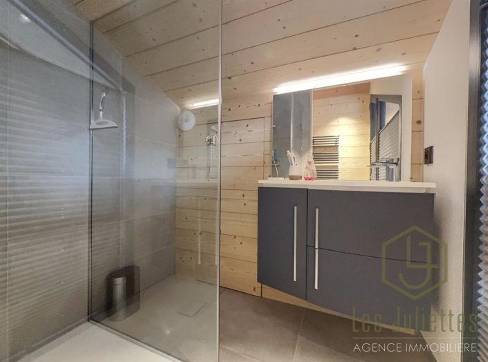 Image No.30-9 Bed House for sale