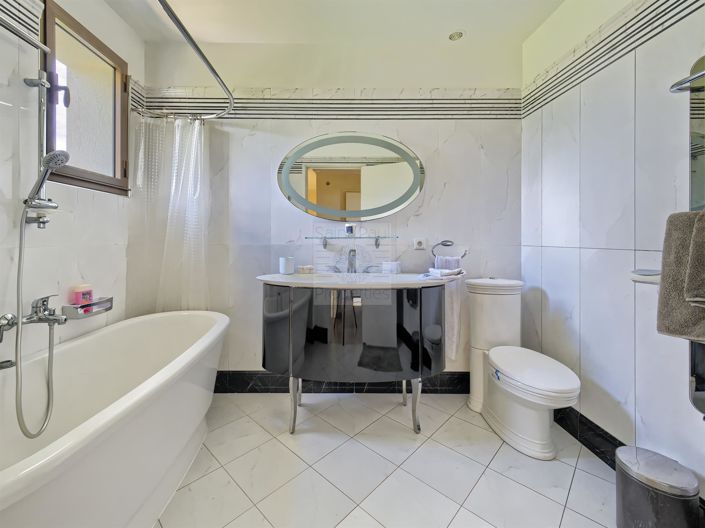 Image No.17-4 Bed House for sale