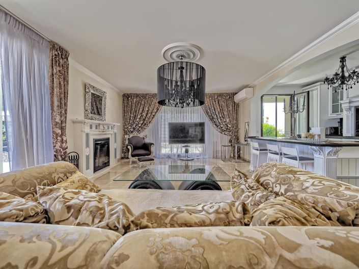 Image No.18-4 Bed House for sale