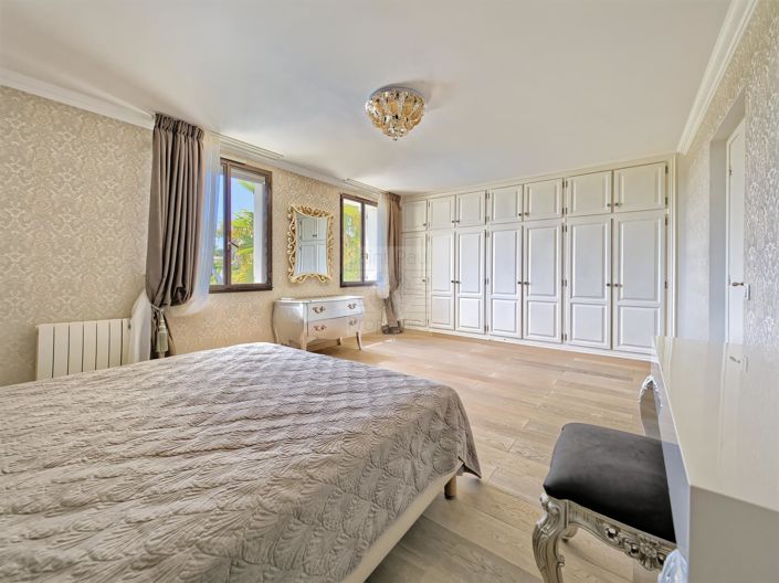 Image No.19-4 Bed House for sale