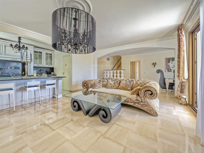 Image No.8-4 Bed House for sale