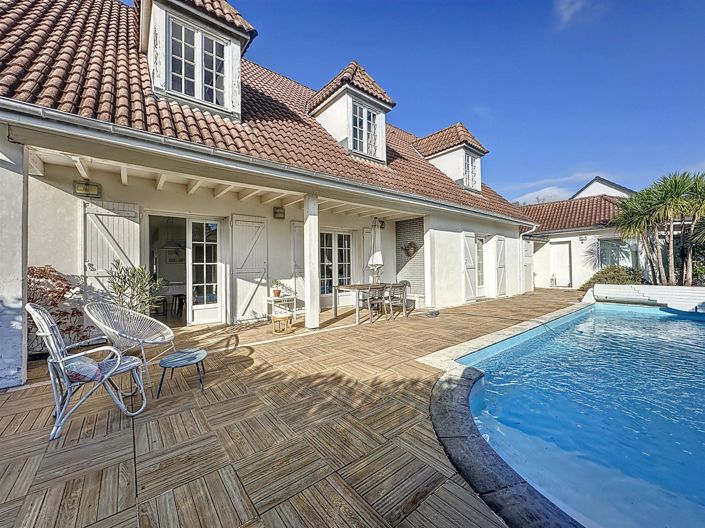 Image No.1-5 Bed House for sale