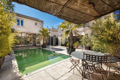 6 Bed House for sale