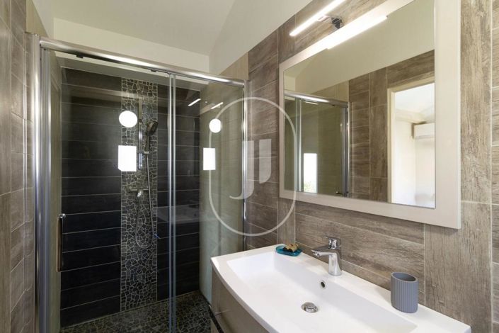 Image No.10-6 Bed House for sale