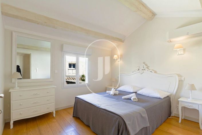 Image No.9-6 Bed House for sale