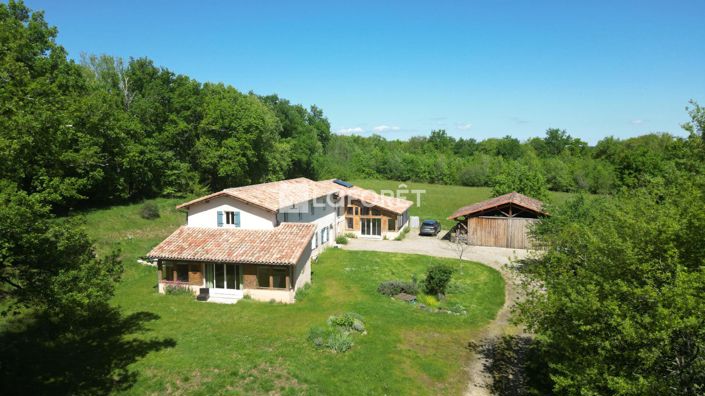 Image No.1-5 Bed Property for sale