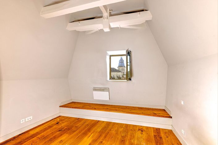 Image No.10-3 Bed Apartment for sale