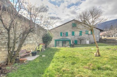 1 - Péron, House
