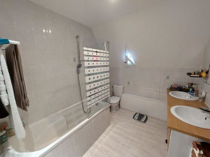 Image No.16-7 Bed House for sale