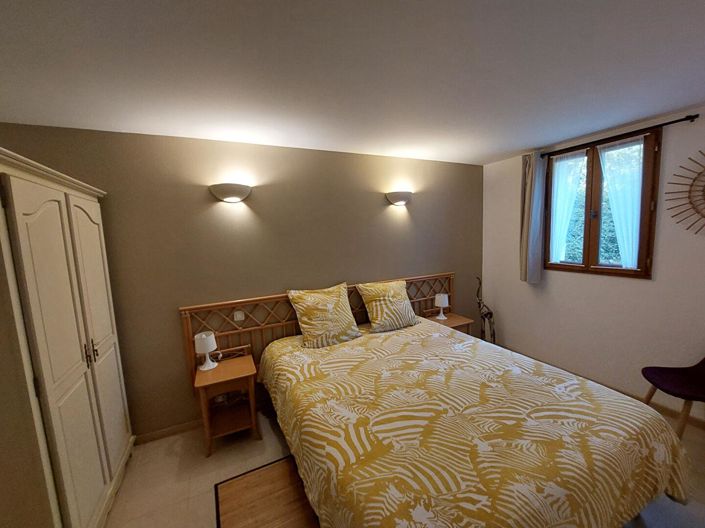 Image No.7-7 Bed House for sale