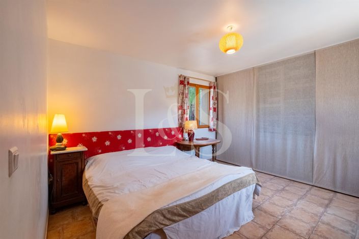 Image No.10-4 Bed House for sale