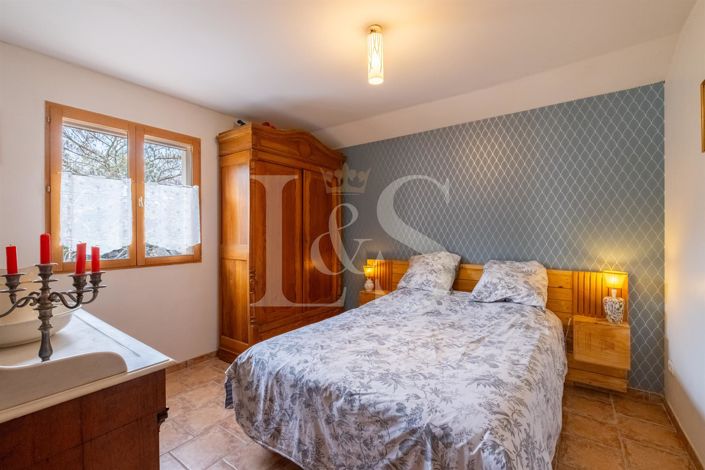 Image No.8-4 Bed House for sale