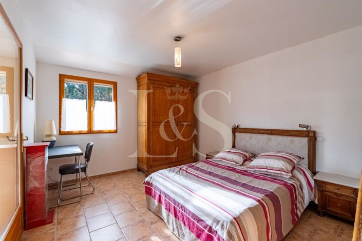 Image No.9-4 Bed House for sale