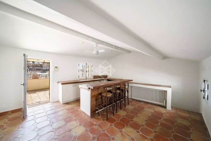 Image No.10-3 Bed House for sale