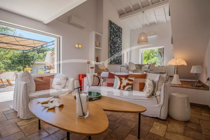 Image No.1-6 Bed House for sale