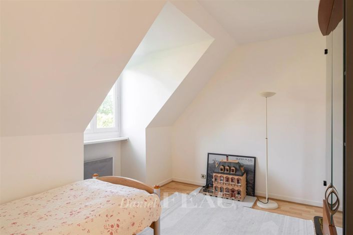 Image No.18-Maison de 6 chambres à vendre à Marnes-la-Coquette