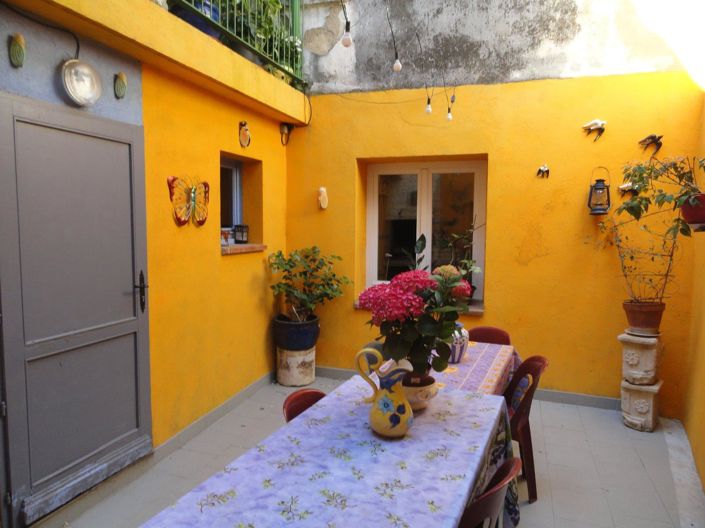 Image No.1-3 Bed House for sale
