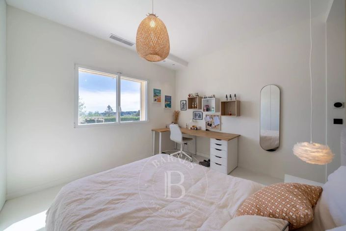 Image No.17-5 Bed House for sale