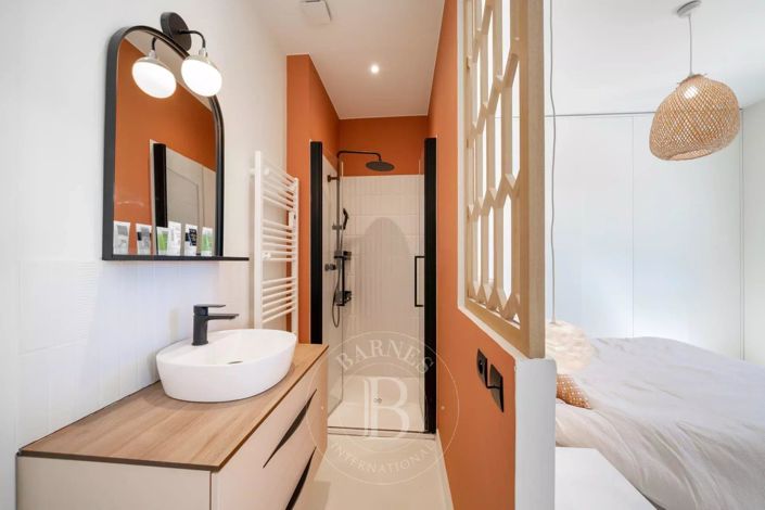 Image No.20-5 Bed House for sale