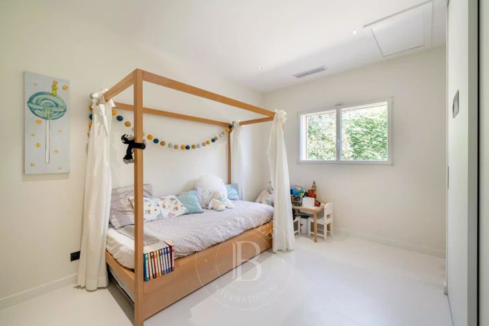 Image No.21-5 Bed House for sale