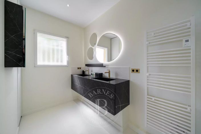 Image No.25-5 Bed House for sale