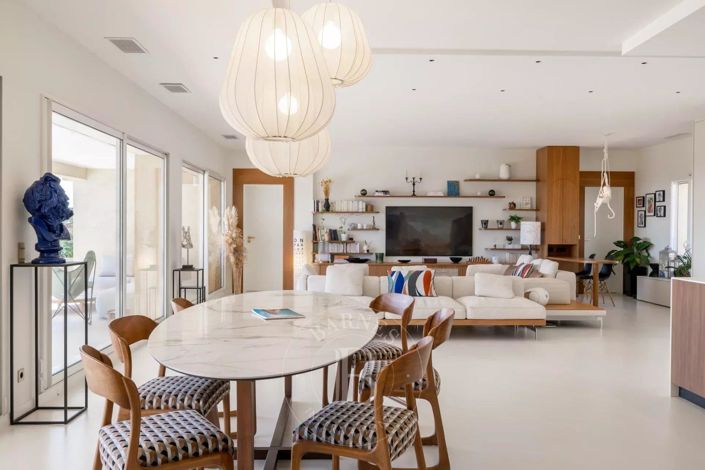 Image No.27-5 Bed House for sale