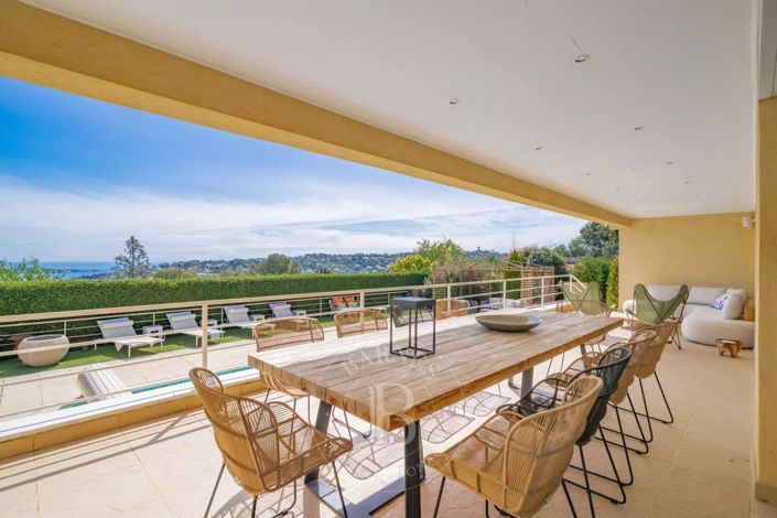 Image No.6-5 Bed House for sale