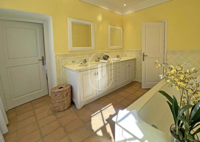 Image No.10-7 Bed House for sale