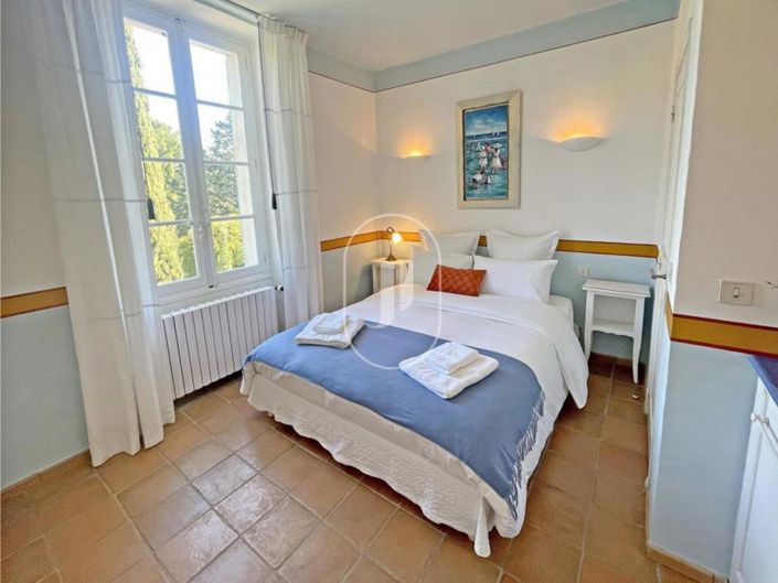 Image No.7-7 Bed House for sale