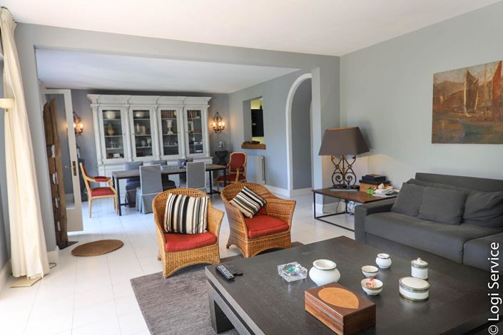 Image No.4-4 Bed Property for sale