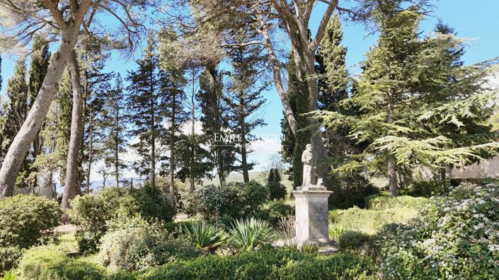 Image No.5-7 Bed Property for sale